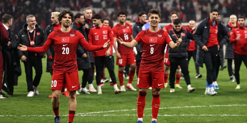 Turkey ra sân với đội hình mạnh đầy đủ các chủ chốt